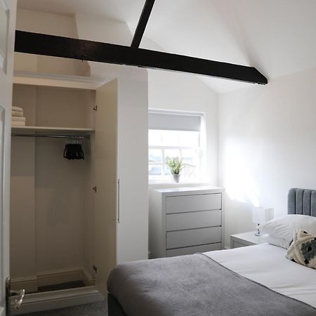 Letting Serviced Apartments - Guards View, Windsor Kültér fotó