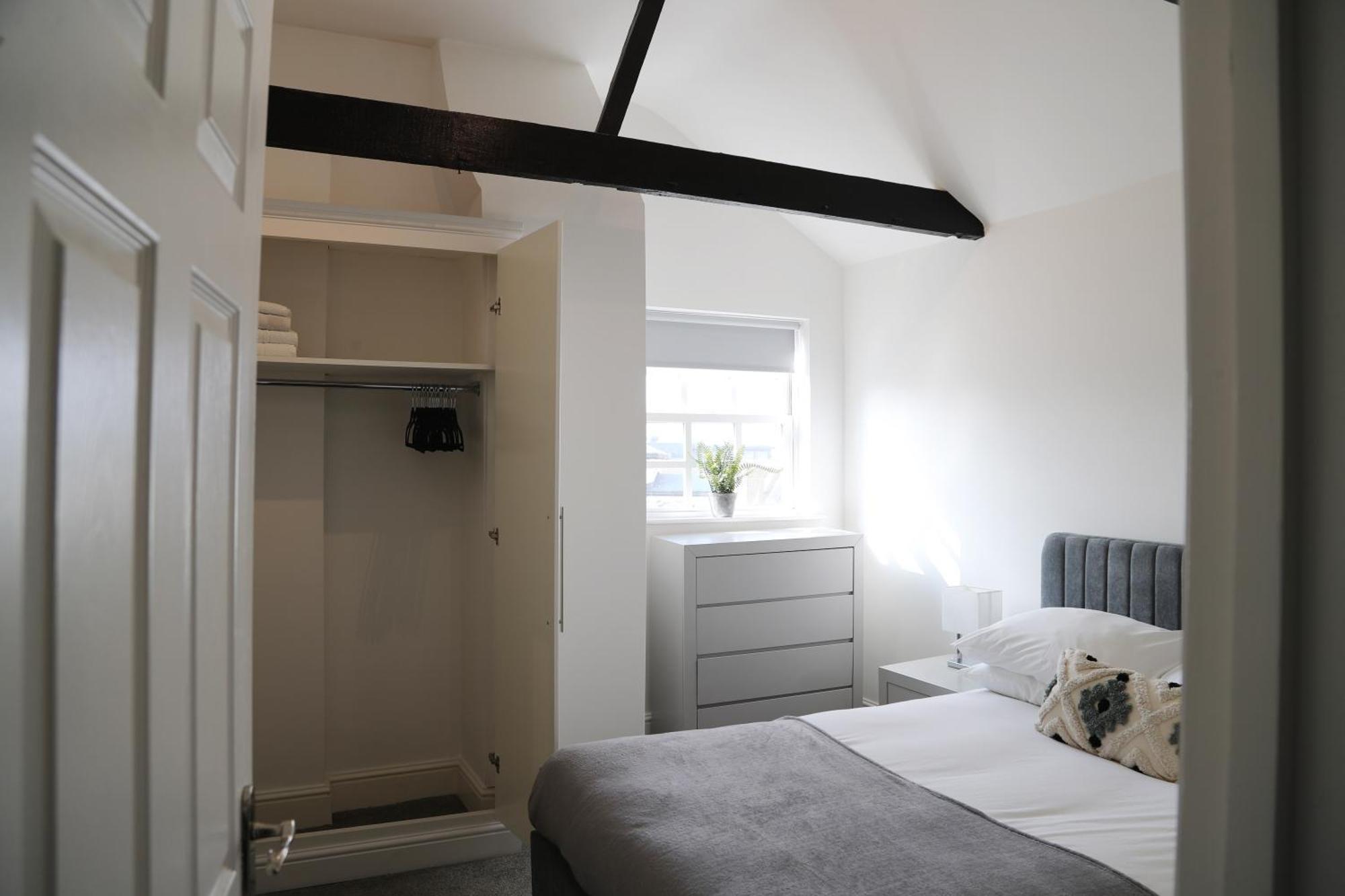 Letting Serviced Apartments - Guards View, Windsor Kültér fotó