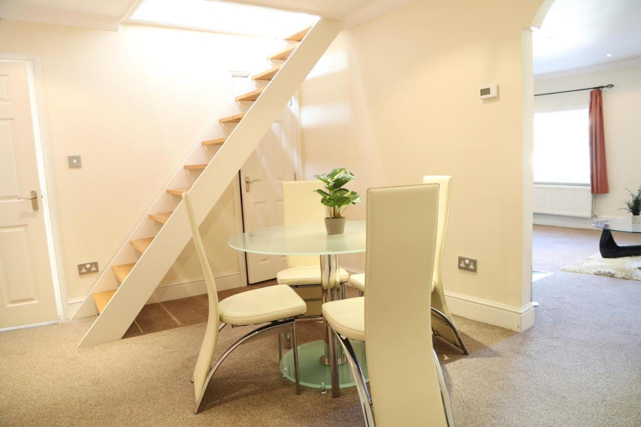 Letting Serviced Apartments - Guards View, Windsor Kültér fotó